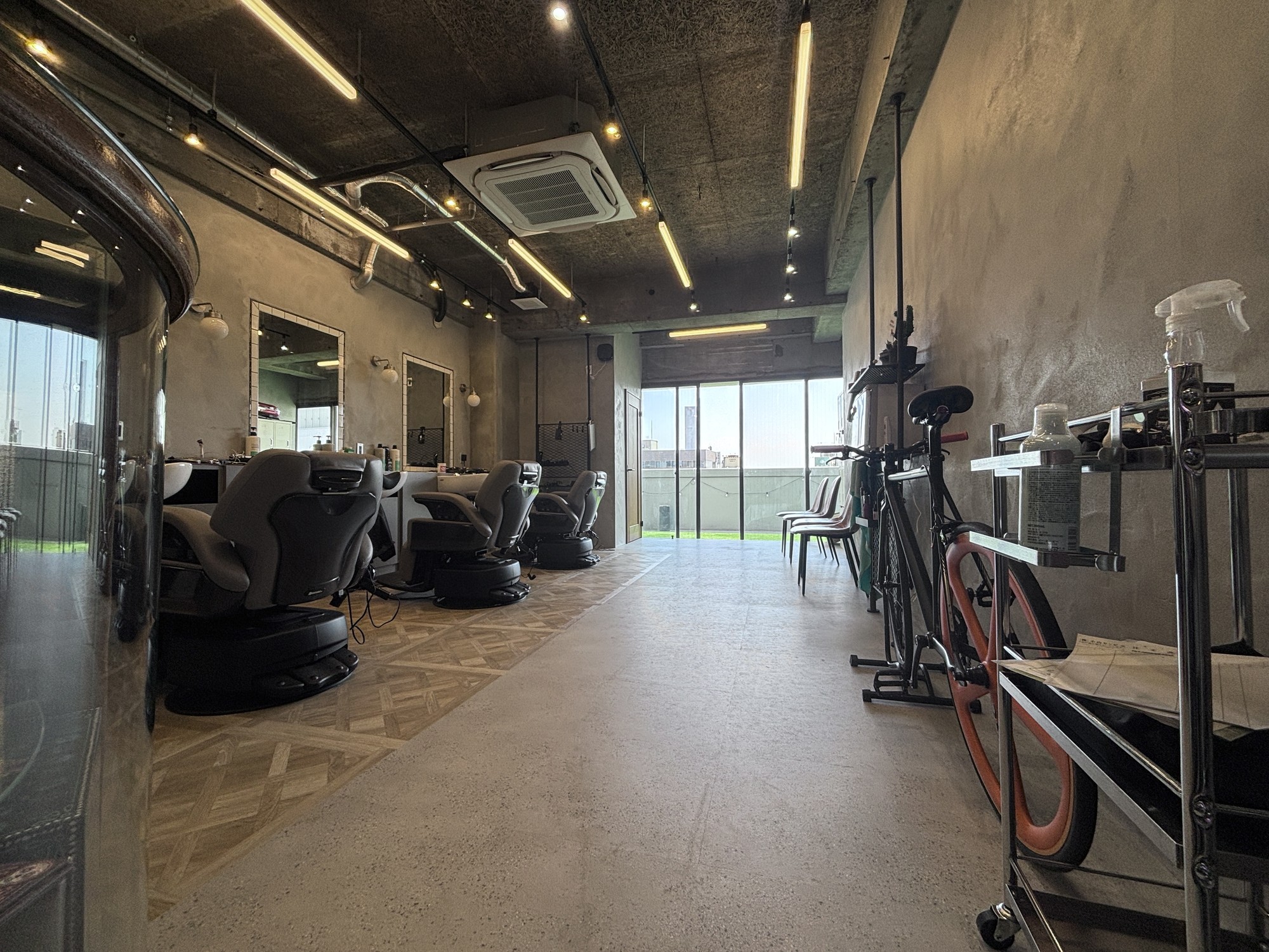 Dawgs barber shop メンズ 柏